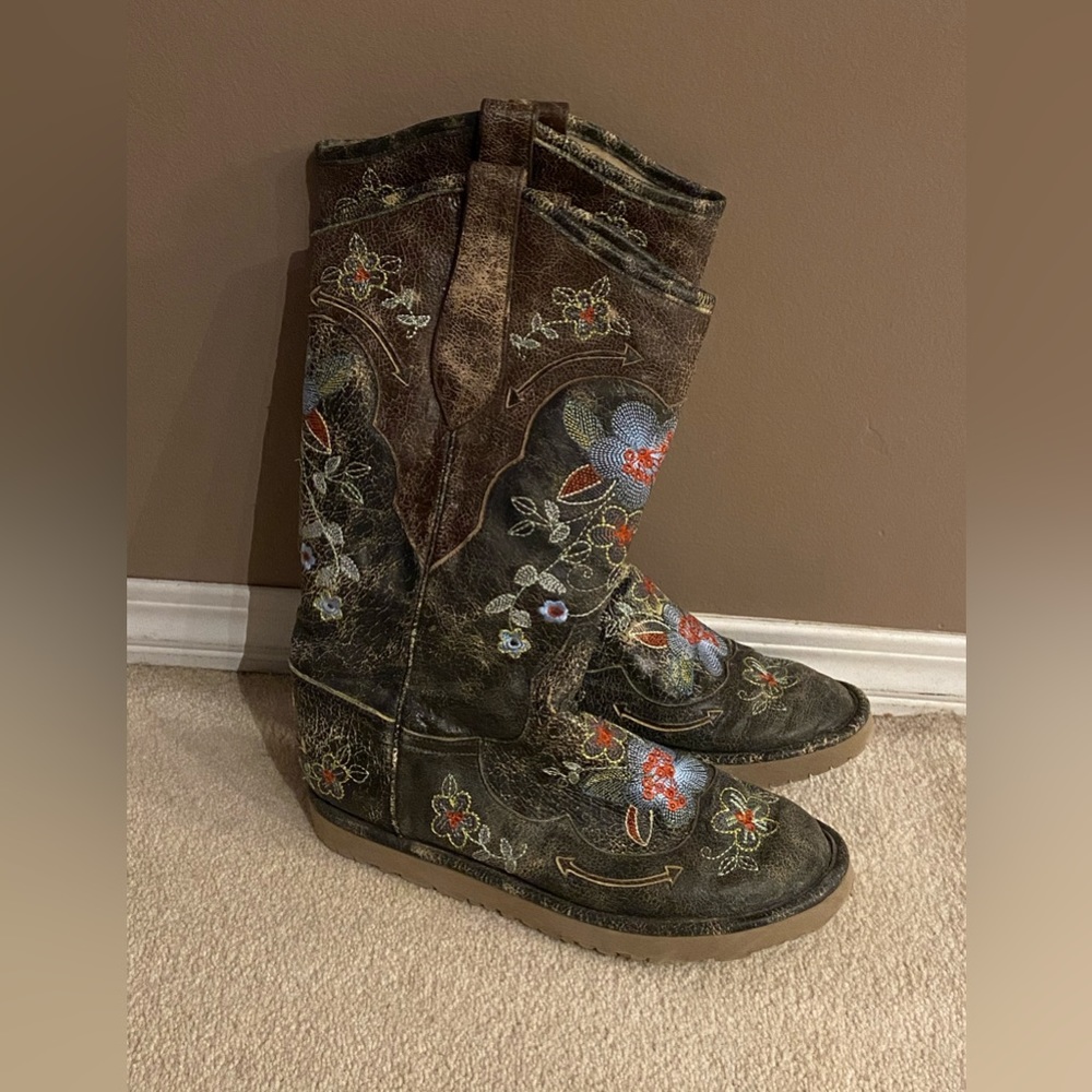 Old Gringo 
Sheepskin Shearling Bonnie Boots